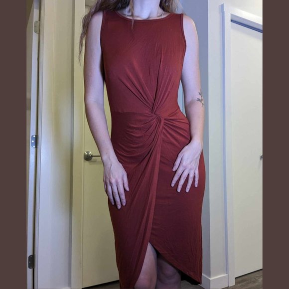 ⚡ SOLD Burnt Orange Sleek Twist-Waist Dress, All Tags Removed, Stretchy fits M - Picture 2 of 7